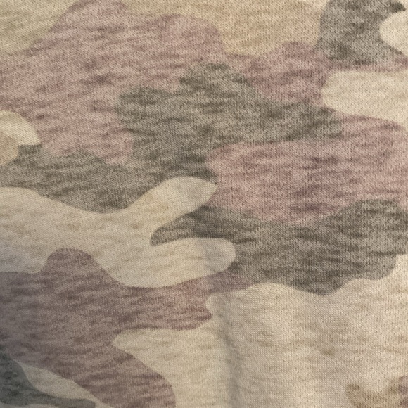 Old Navy size Medium Pink Camouflage Sweatshirt - Picture 3 of 3